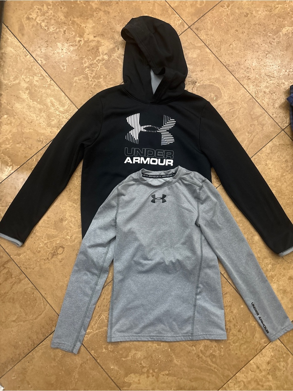 Youth Under Armour Black Hooded Sweatshirt & Gray Performance Long-Sleeve Shirt
